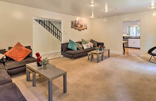 Canadensis Cabina | Spacious Cabin w/ Hot Tub, Game Room & Fire Pit!