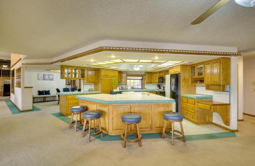 Apple Valley Casa | Spacious California Oasis Patio, Fireplace and Pool