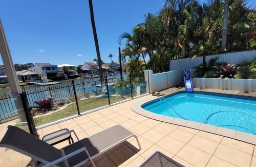 Mooloolaba Villa | Spacious Canal Home (& studio apt) - 2min to beach