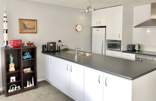 Wellington Apartamento | Spacious Central City Apartment - Close to Attractions, Shops & Eateries