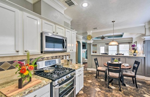 Katy Casa | Spacious & Central Katy Retreat: 27 Mi to Houston!