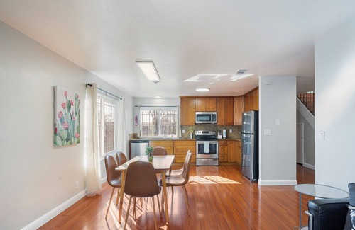 Union City Casa | Spacious & Central. Pool Table & Ping Pong. 6 TVS. Balcony. Garage. Wifi