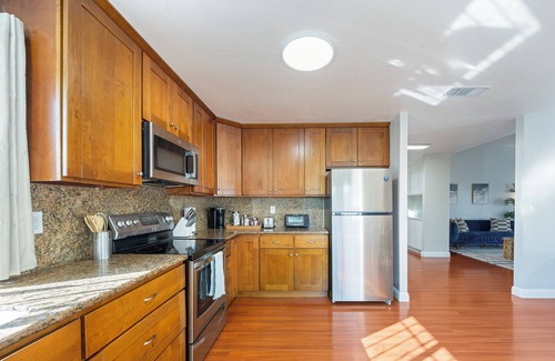 Union City Casa | Spacious & Central. Pool Table & Ping Pong. 6 TVS. Balcony. Garage. Wifi