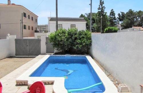 Miami Platja Chalet De Esquí | Spacious Chalet with Private Pool in Miami Platja