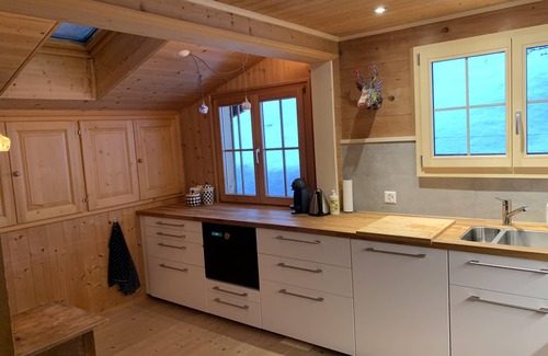 Kublis Chalet De Esquí | Amplia casa con un gran jardín en la ladera orientada al sur por encima de Küblis - Klosters / Davos