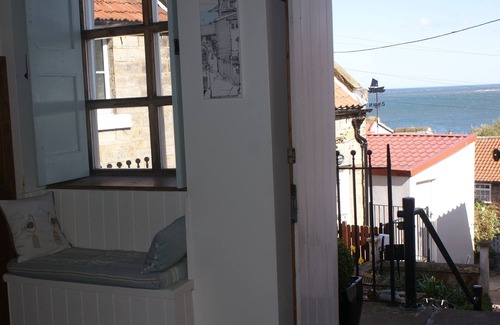 Runswick Bay Cabaña | Amplia conversión de capilla con vistas al mar en un entorno sin tráfico