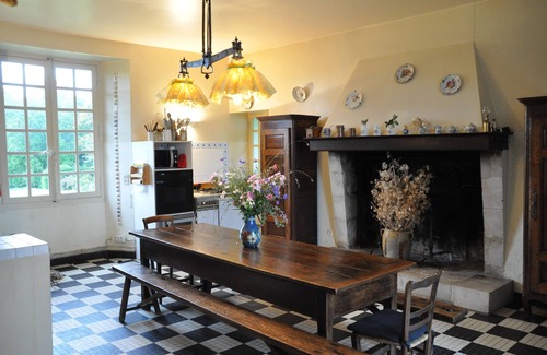 Jaunay-Marigny Casa | Amplia propiedad con encanto, bien equipada, con gran parque y tenis.