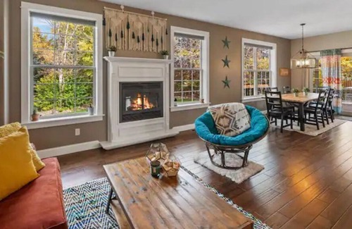 Four Corners Casa | Spacious & Chic - Close to Downtown Hot springs Big Sky Nature