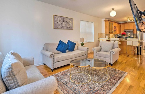 Douglas Casa | Spacious Chicago Getaway: Deck, By White Sox!