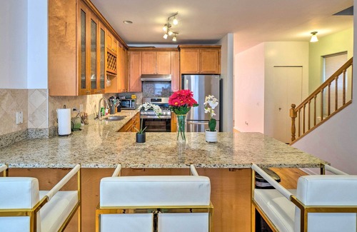 Douglas Casa | Spacious Chicago Getaway: Deck, By White Sox!