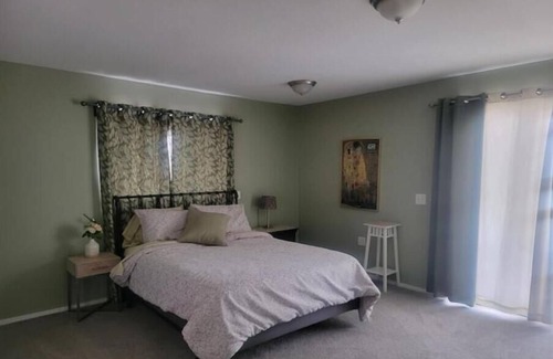 Madison Heights Casa | Spacious city home- newly renovated
