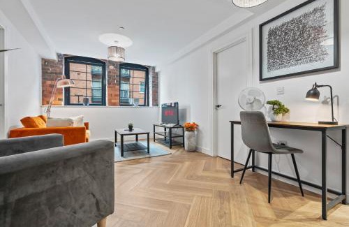 The Westside Apartamento | Spacious City Haven - Canal Views - City Centre
