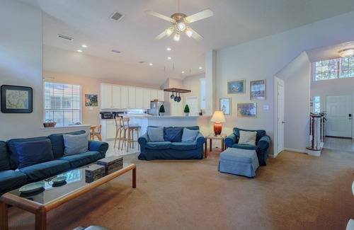 Alden Bridge Casa | Spacious & Classic 5BR House for 11 w/Backyard + Covered Deck