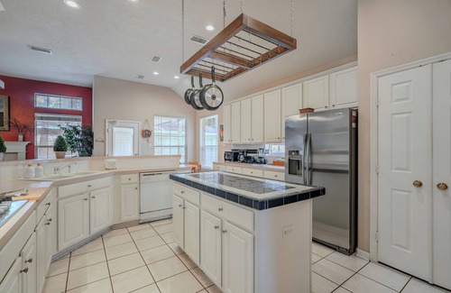 Alden Bridge Casa | Spacious & Classic 5BR House for 11 w/Backyard + Covered Deck