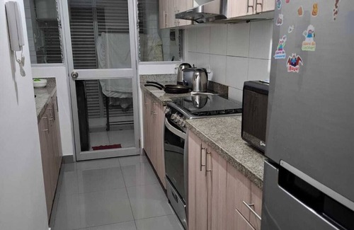 Santa Beatriz Apartamento | Spacious, close to parque de las aguas and national stadium, with garage.