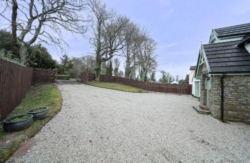 Rathmullan Casa | Spacious Coastal Accommodation with Games Room - Sleeps 10