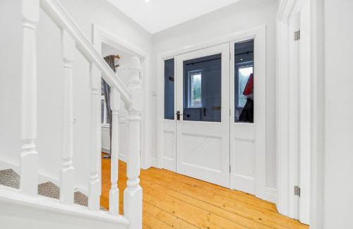 Rathmullan Casa | Spacious Coastal Accommodation with Games Room - Sleeps 10