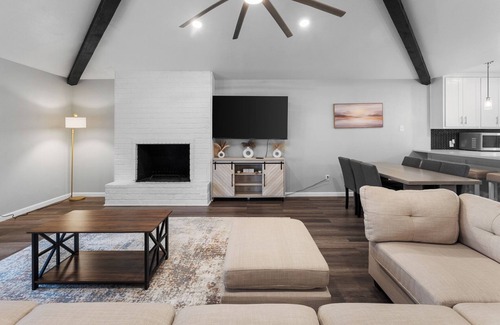 South Side Casa | 🏝️ Spacious Coastal Getaway | Sleeps 16 | SouthSide This 4BR, 2BA home is perfect for large families & groups, just a quick drive to Whitecap Beach, dining & shopping. Enjoy TWO massive living rooms, a fully stocked kitchen, & spacious dinin