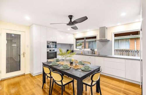 Sunnybank Casa | Spacious Comfort for Families Eat Stay Explore