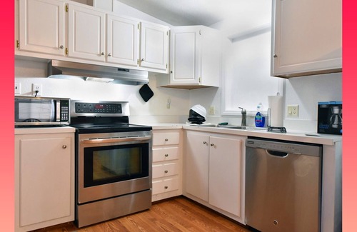 Pahrump Apartamento | Spacious Comfort in Charming Pahrump: Enjoy Our Tranquil Studio with AC!