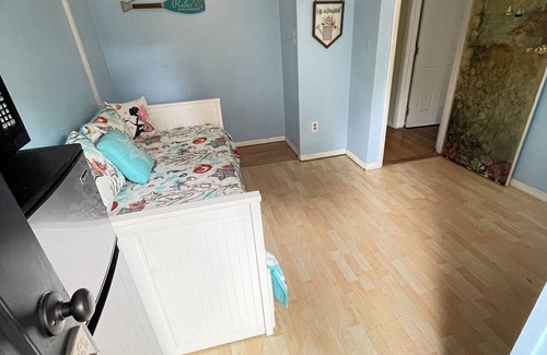 Middletown Apartamento | Spacious, comfortable rooms near beach & Newport