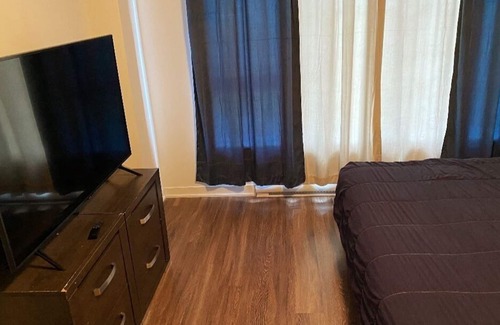 Chateauguay Condominio | Spacious Condo for getaway with king size bed
