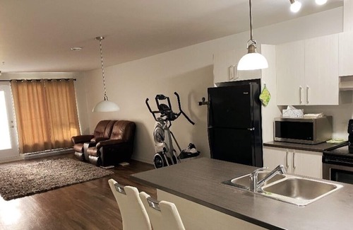 Chateauguay Condominio | Spacious Condo for getaway with king size bed