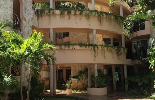 Puerto Aventuras Condominio | Amplio condominio con impresionantes vistas al mar