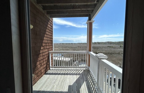 Manteo Condominio | Spacious Condo on the Water!