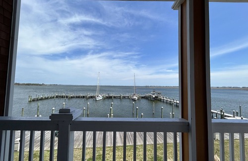 Manteo Condominio | Spacious Condo on the Water!
