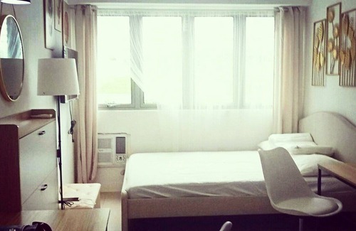 Matandang Balara Condominio | Spacious Condo Unit for Staycation With Netflix!