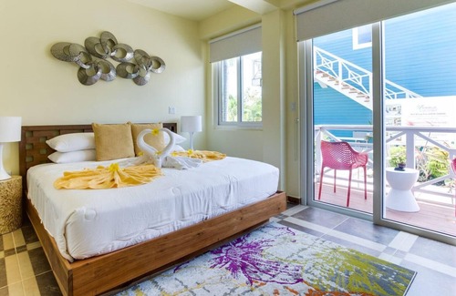 Placencia Complejo | Spacious Condo w/ WiFi & Balcony - Steps to Beach, Dining, & Shops