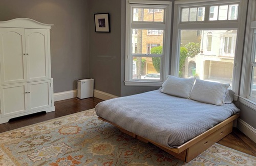 Cow Hollow Condominio | Spacious Condo with Large Backyard