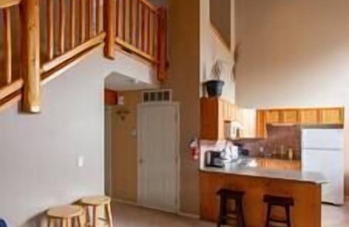 East Kootenay Casa | Spacious condo with Fireplace BBQ, Deck, Views