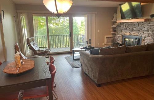 Bellaire Casa | Spacious Condo with Pool Pass!