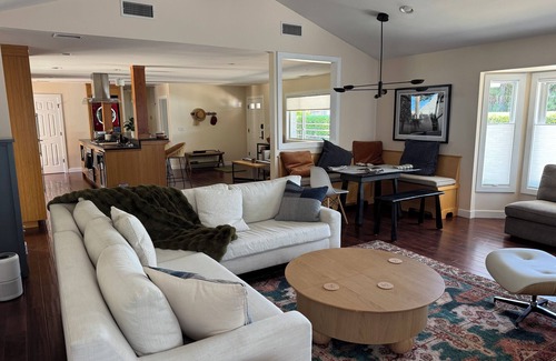 Solvang Casa | Spacious contemporary house in the heart of Los Olivos