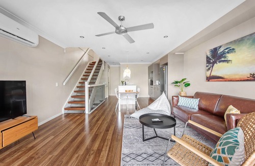 Murarrie Casa | Spacious + Convenient! 3Bed/2.5Bath/1Car~Townhouse
