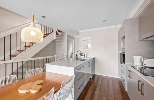 Murarrie Casa | Spacious + Convenient! 3Bed/2.5Bath/1Car~Townhouse