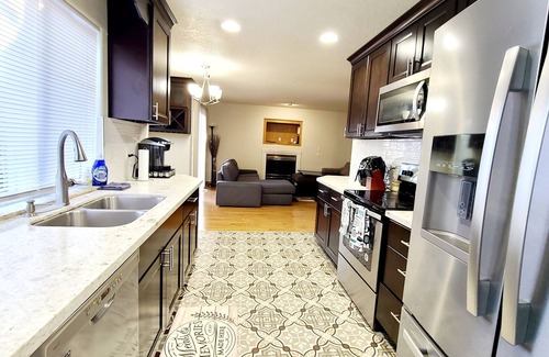 Bull Mountain Casa | Spacious & Conveniently Located 4/2.5 House