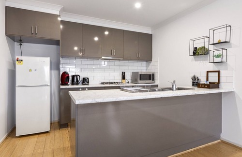 Corio Casa | Spacious Corio Townhouse Near Ferry & Waterfront