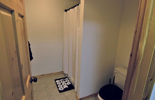 Meckling Township Cabina | Spacious corporate retreat lodge in charming Meckling with fitness room, sauna