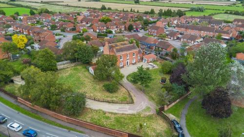 Northway Apartamento | Spacious, Cosy Farmhouse with Garden & Piano