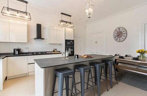 Northway Apartamento | Spacious, Cosy Farmhouse with Garden & Piano