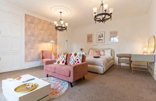 Northway Apartamento | Spacious, Cosy Farmhouse with Garden & Piano