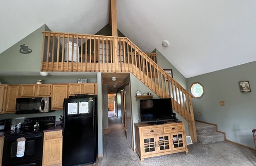 Clare County Cabaña | Spacious cottage near the Leota trail head!