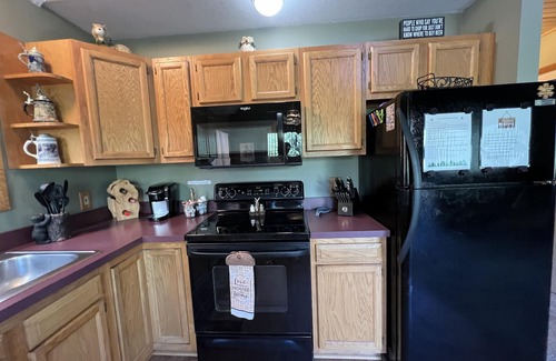 Clare County Cabaña | Spacious cottage near the Leota trail head!