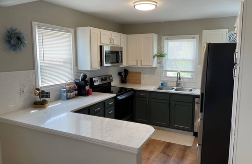 St. Charles Casa | Spacious Cottage on Main st- Near Downtown
