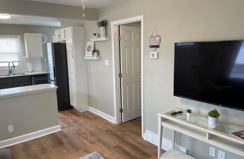 St. Charles Casa | Spacious Cottage on Main st- Near Downtown