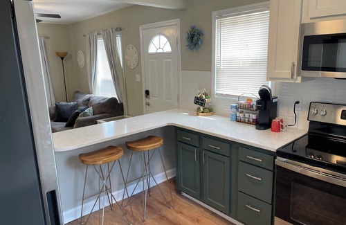 St. Charles Casa | Spacious Cottage on Main st- Near Downtown