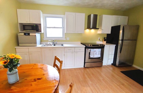 Dashwood Cabaña | Spacious cottage w/ All-season 8-seat hot tub; firepit, games room. Sleeps 8-10